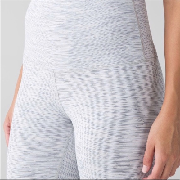 Lululemon Space White and Grey Leggings - size 6 - Picture 3 of 7